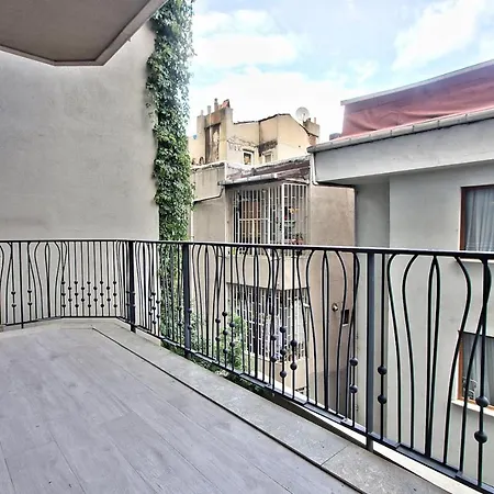 Apartman New Build With Modern Amenities And Balcony