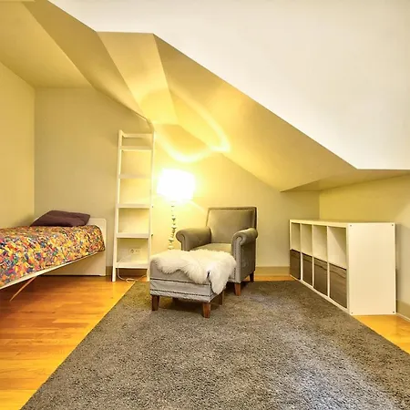 New Build With Modern Amenities And Balcony Apartman