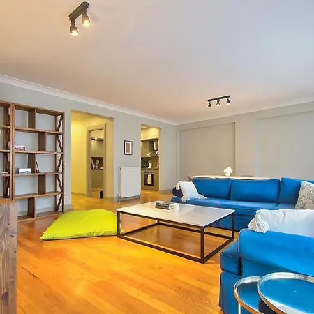 New Build With Modern Amenities And Balcony 公寓
