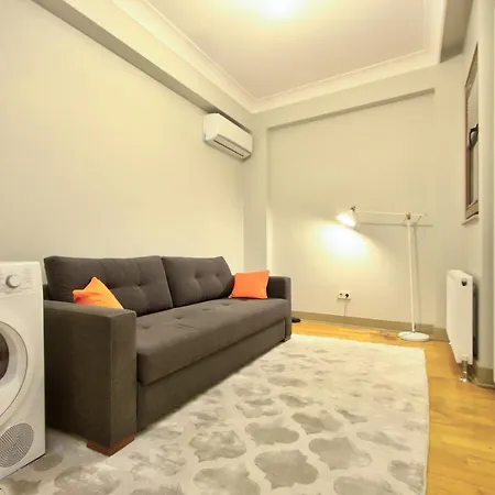 New Build With Modern Amenities And Balcony شقة *