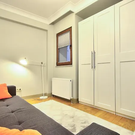 New Build With Modern Amenities And Balcony * Istanboel