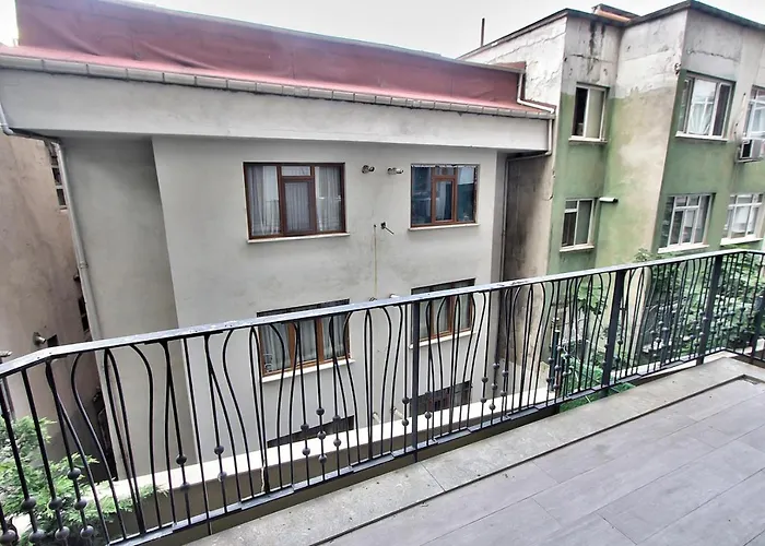 New Build With Modern Amenities And Balcony Istanboel