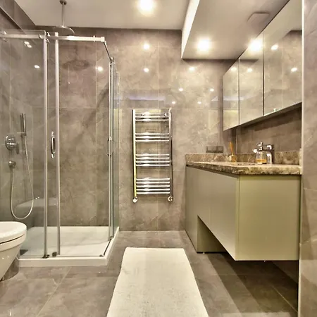 New Build With Modern Amenities And Balcony Appartamento *