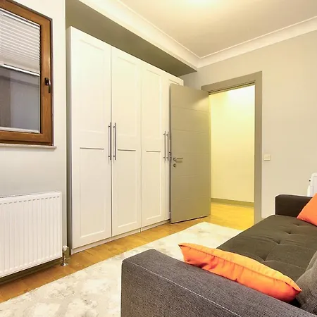 New Build With Modern Amenities And Balcony